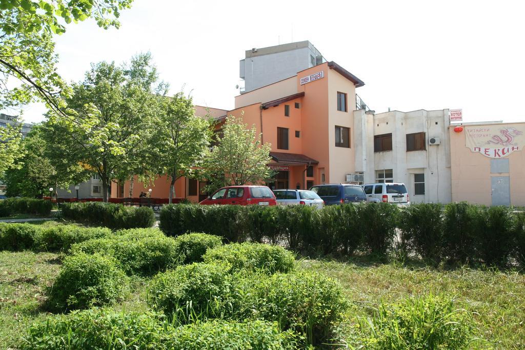 Interrum Hotel Razgrad Eksteriør billede