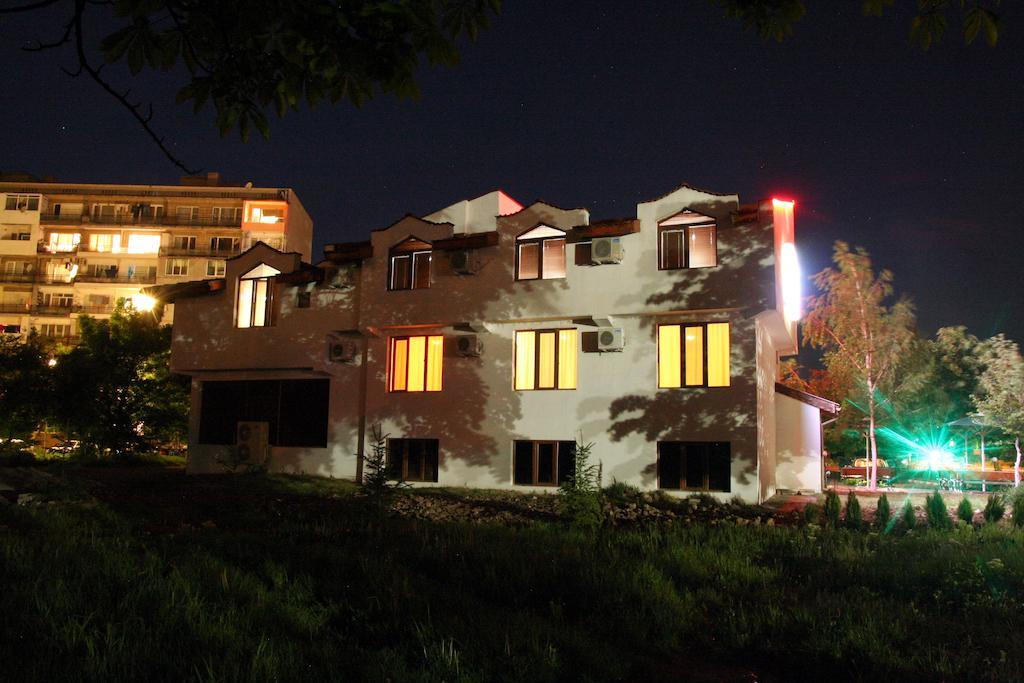Interrum Hotel Razgrad Eksteriør billede