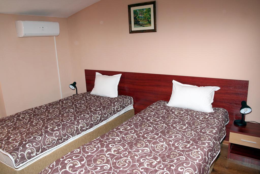 Interrum Hotel Razgrad Værelse billede