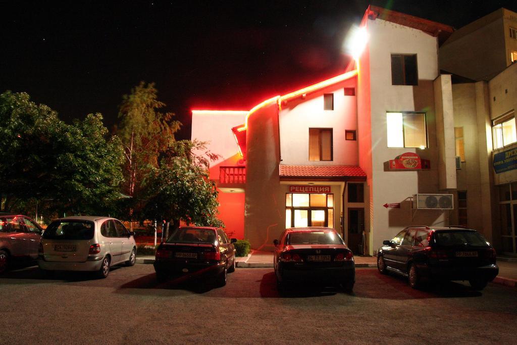Interrum Hotel Razgrad Eksteriør billede
